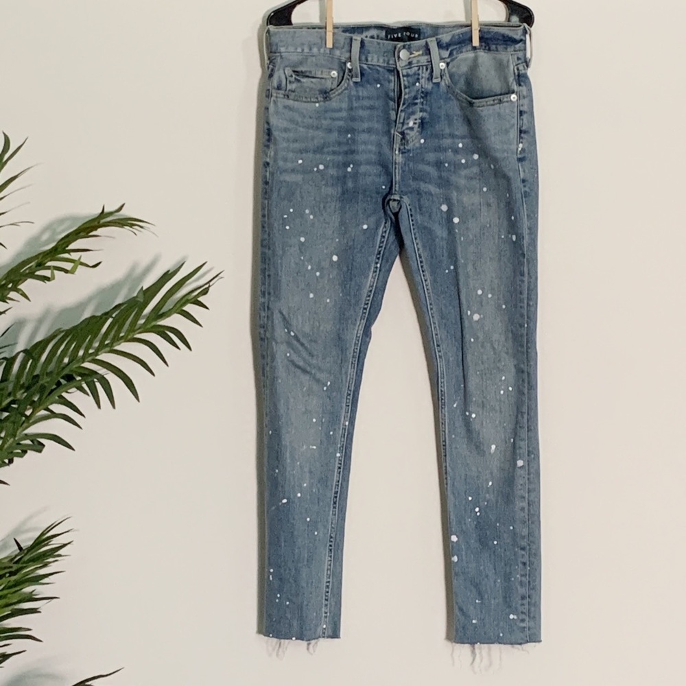 Skinny jeans with beautiful white paint splatter